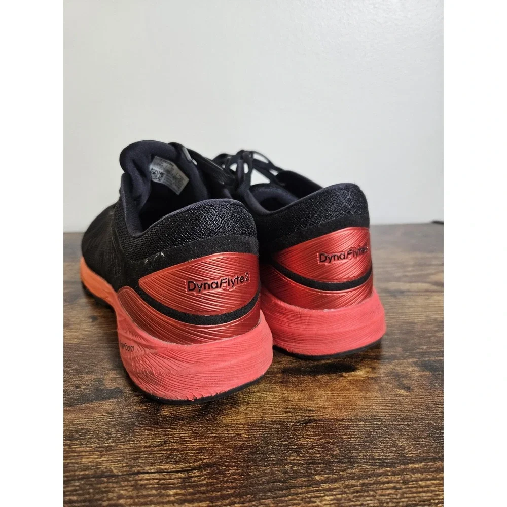 Nike used excellent